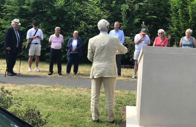 Angus Ross unveiling the RAF training Command Memorial