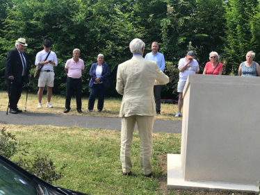 Angus Ross unveiling the RAF training Command Memorial