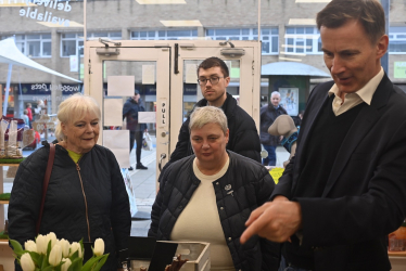 Jeremy Hunt and Pauline Jorgensen in Woodley shop